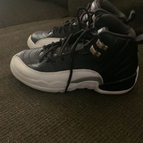 Jordan 12 size 5 color black and white - Picture 2 of 3